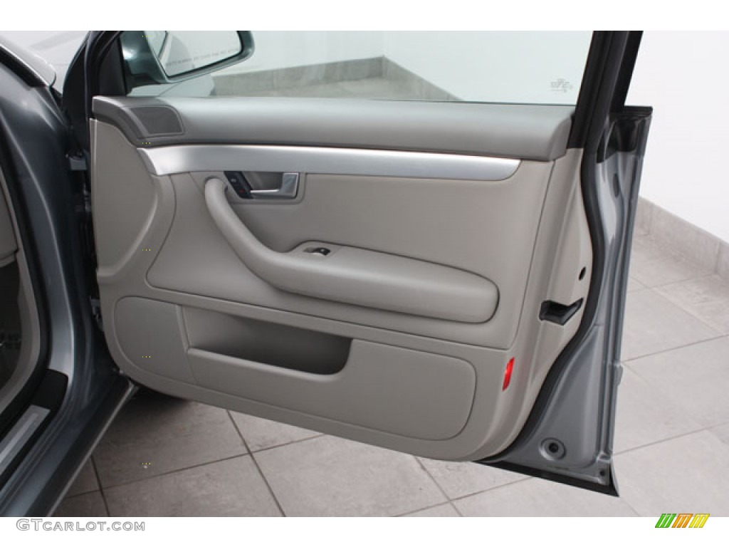 2005 Audi A4 2.0T quattro Sedan Grey Door Panel Photo #59207141