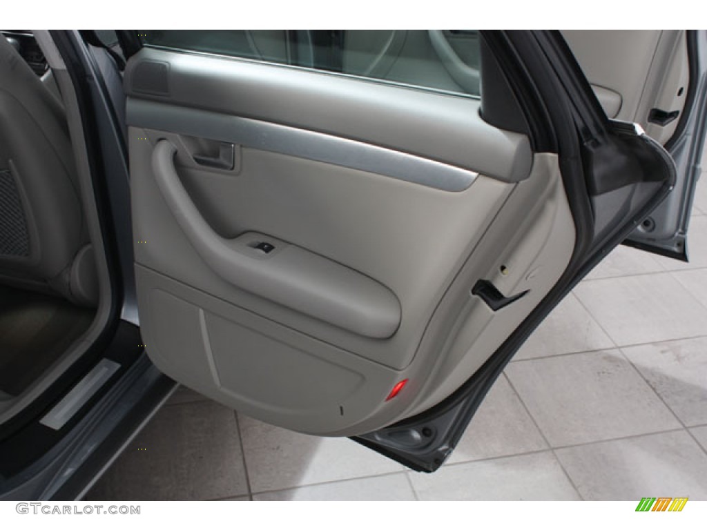 2005 Audi A4 2.0T quattro Sedan Grey Door Panel Photo #59207150