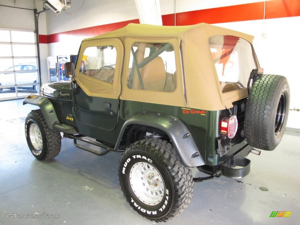 1995 Wrangler Rio Grande 4x4 - Moss Green Pearl / Spice Beige photo #2