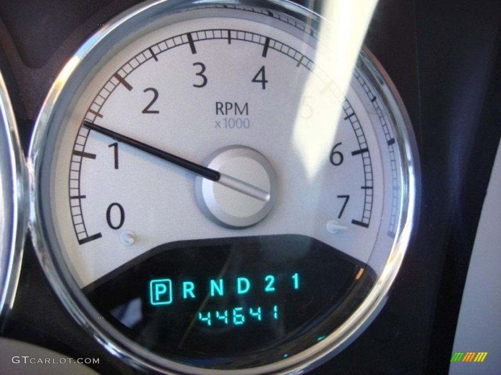 2007 Aspen Limited HEMI 4WD - Bright Silver Metallic / Dark Khaki/Light Graystone photo #21