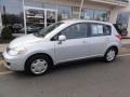 Brillant Silver - Versa 1.8 S Hatchback Photo No. 2