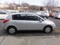 Brillant Silver - Versa 1.8 S Hatchback Photo No. 9