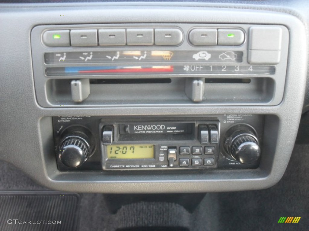 1994 Honda Civic DX Coupe Audio System Photo #59238654