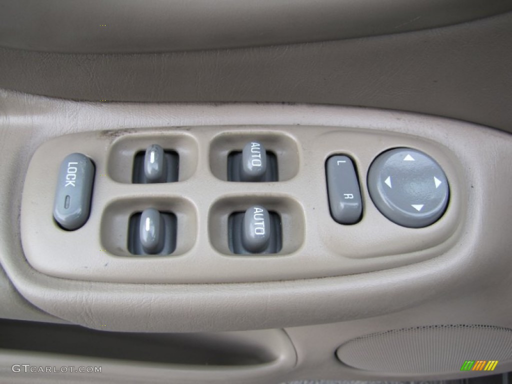 2000 Pontiac Bonneville SE Controls Photo #59239803