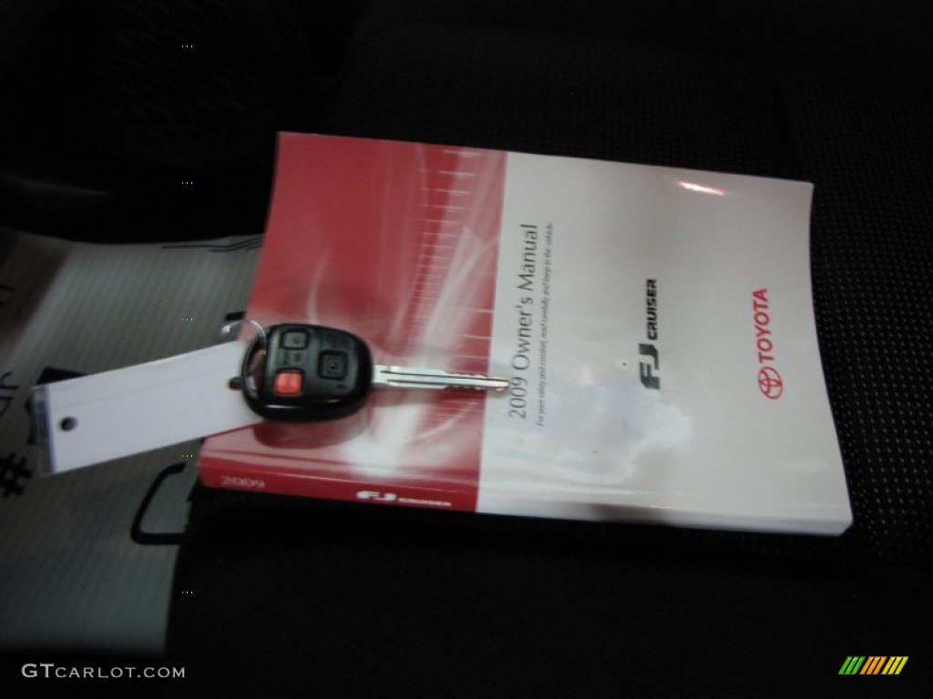 2009 Toyota FJ Cruiser 4WD Keys Photos