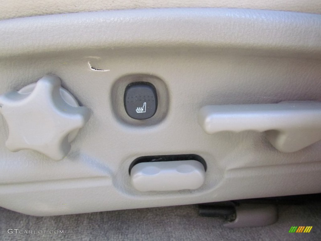 2004 Mountaineer V8 Premier AWD - Ceramic White Pearl / Medium Dark Parchment photo #13