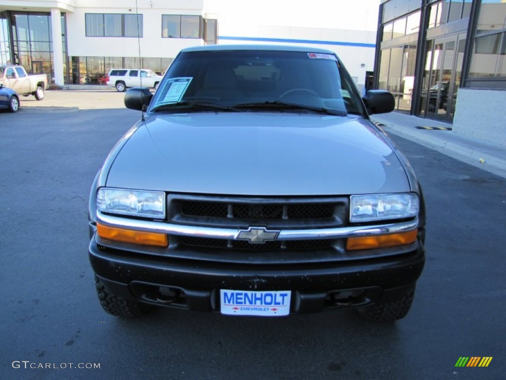 2003 S10 LS Extended Cab 4x4 - Light Pewter Metallic / Graphite photo #2