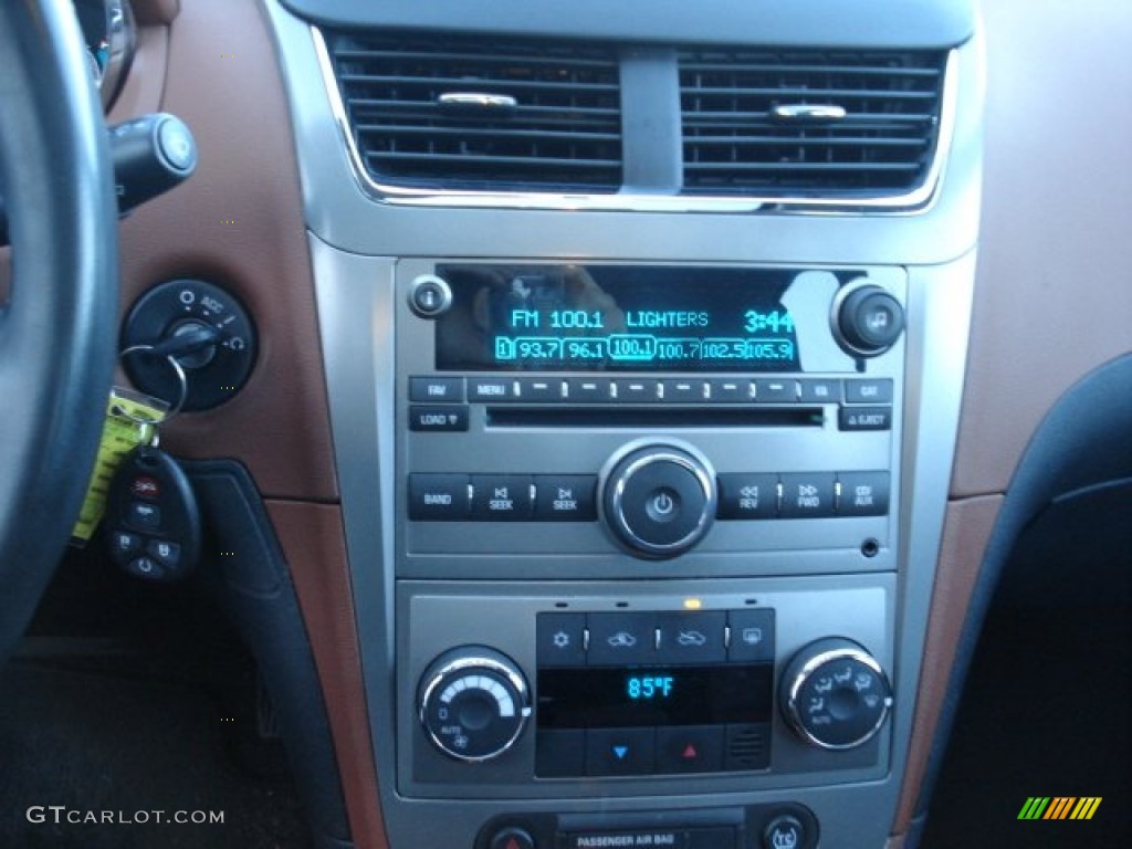 2009 Chevrolet Malibu LTZ Sedan Controls Photo #59255886