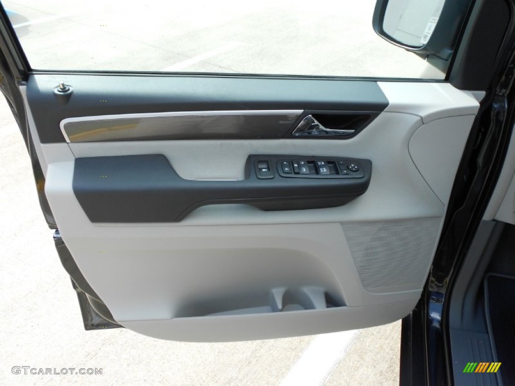 2012 Volkswagen Routan S Aero Gray Door Panel Photo #59269611