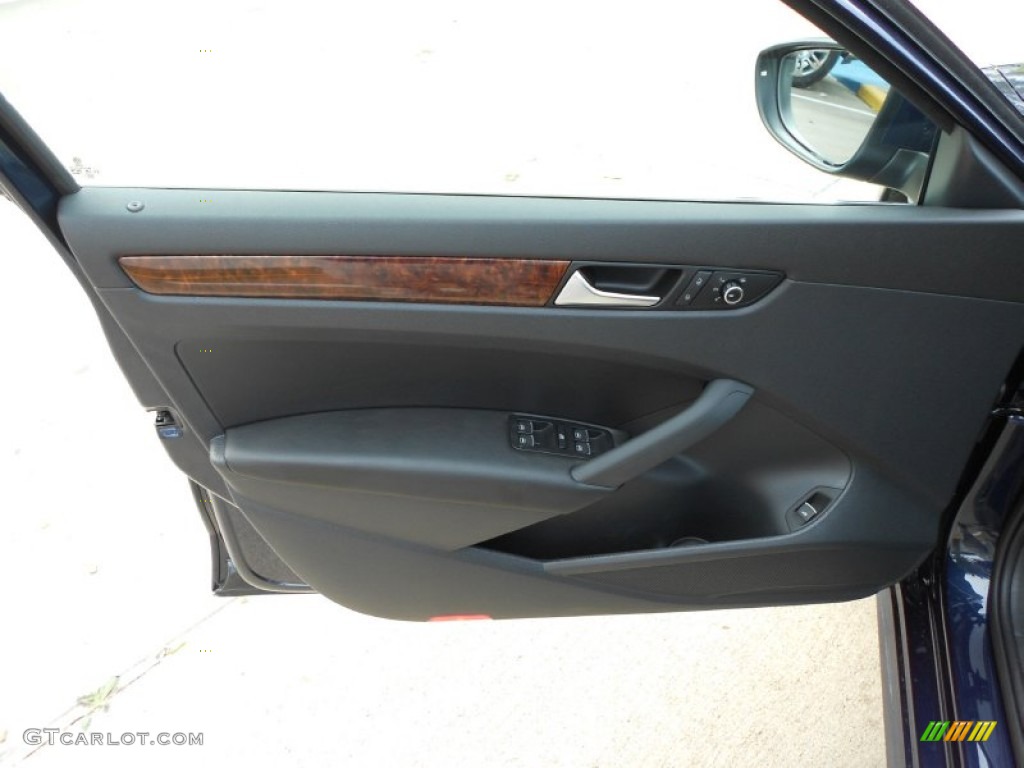 2012 Volkswagen Passat 2.5L SEL Titan Black Door Panel Photo #59273271
