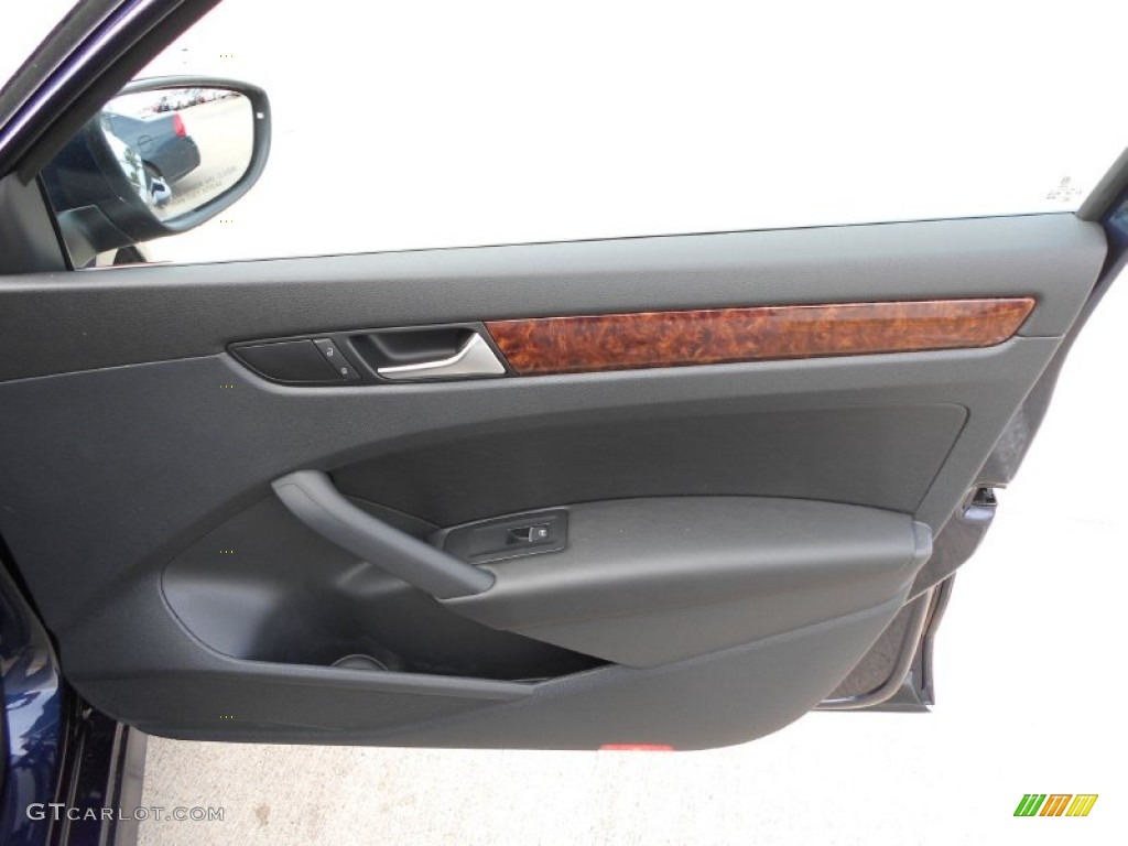 2012 Volkswagen Passat 2.5L SEL Titan Black Door Panel Photo #59273286