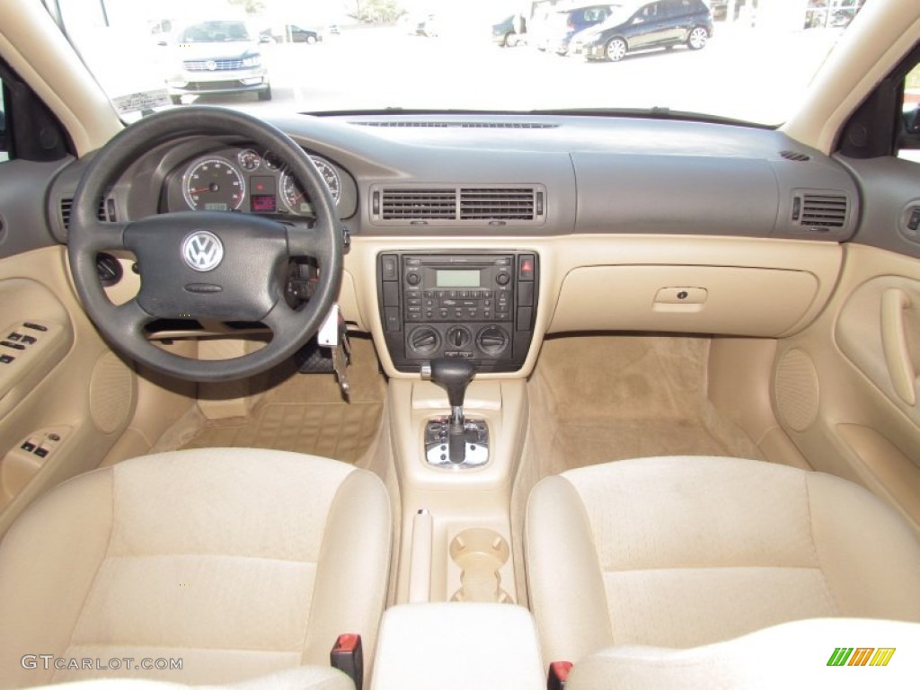 2004 Volkswagen Passat GL Sedan Dashboard Photos