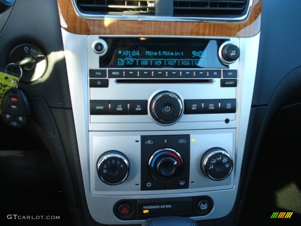 2009 Chevrolet Malibu LT Sedan Controls Photo #59281989