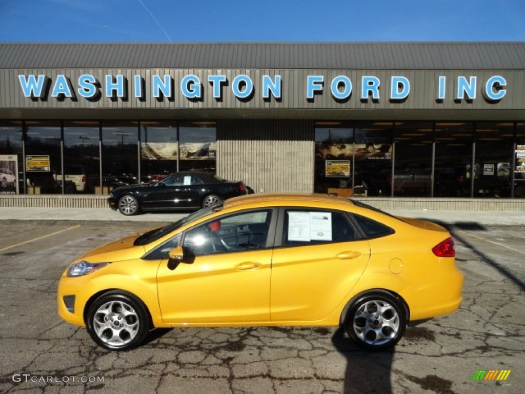 2011 Fiesta SEL Sedan - Yellow Blaze Metallic Tri-Coat / Charcoal Black/Blue Cloth photo #1