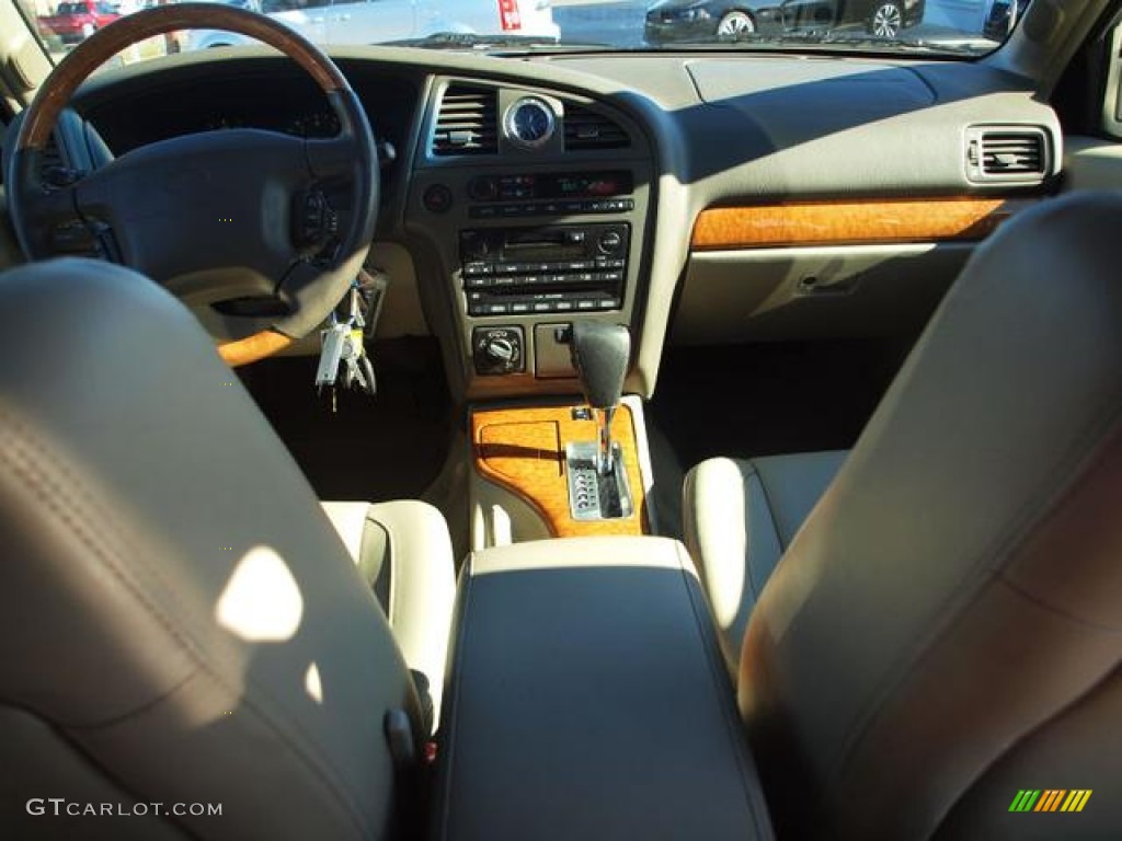 2001 QX4 4x4 - Tuscan Beige Metallic / Stone Beige photo #10