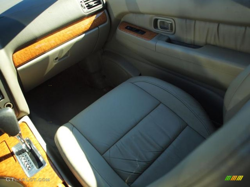 2001 QX4 4x4 - Tuscan Beige Metallic / Stone Beige photo #13