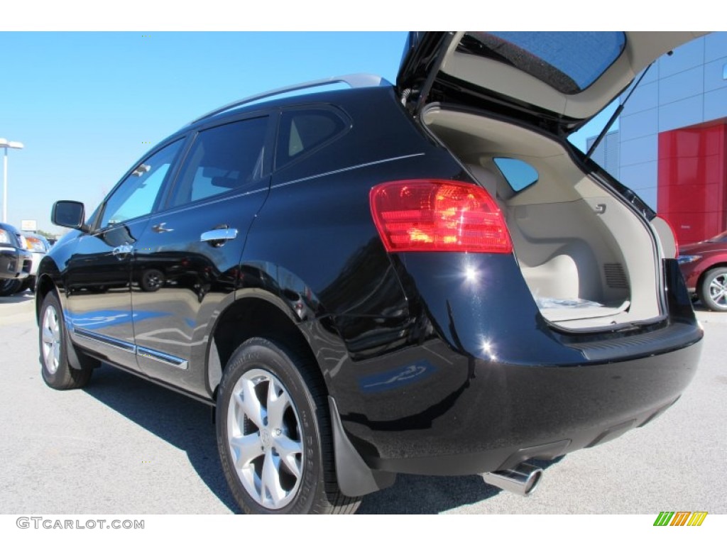 2011 Rogue SV - Wicked Black / Gray photo #12