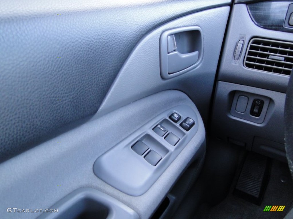 2004 Mitsubishi Lancer ES Controls Photo #59306522