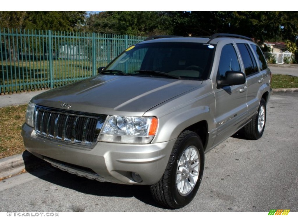 2004 Grand Cherokee Limited 4x4 - Light Khaki Metallic / Sandstone photo #1