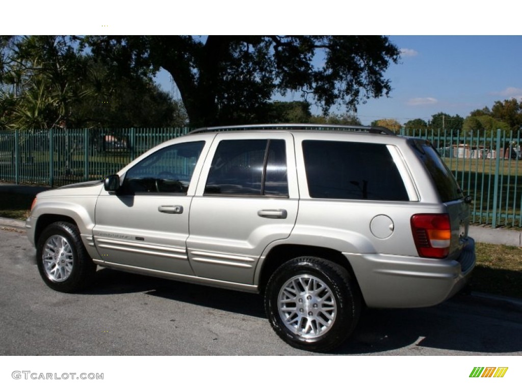 2004 Grand Cherokee Limited 4x4 - Light Khaki Metallic / Sandstone photo #6