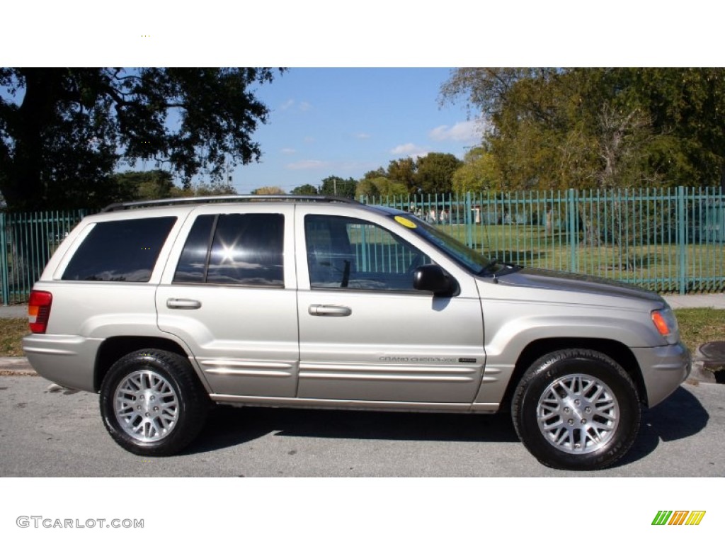 2004 Grand Cherokee Limited 4x4 - Light Khaki Metallic / Sandstone photo #16