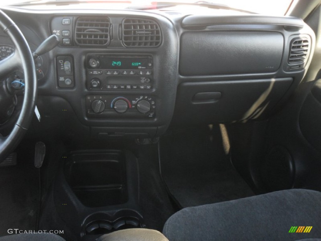 2002 Blazer LS 4x4 - Summit White / Graphite photo #17