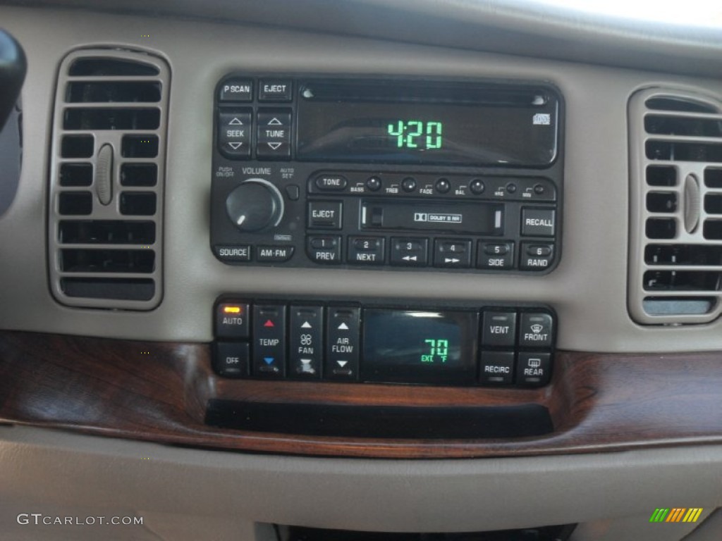 1999 Buick Park Avenue Standard Park Avenue Model Controls Photo #59314444
