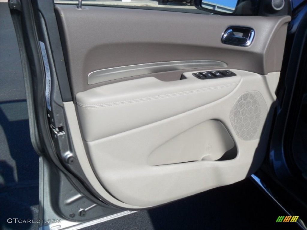 2012 Dodge Durango SXT Door Panel Photos