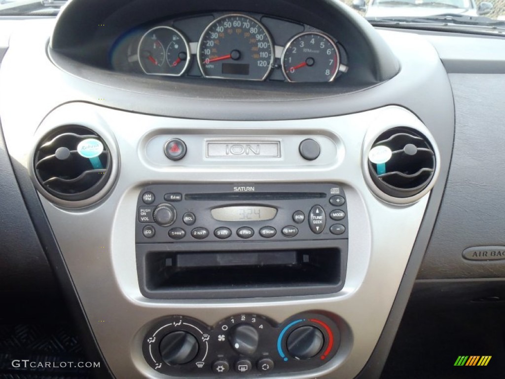 2005 Saturn ION 2 Quad Coupe Controls Photo #59321150