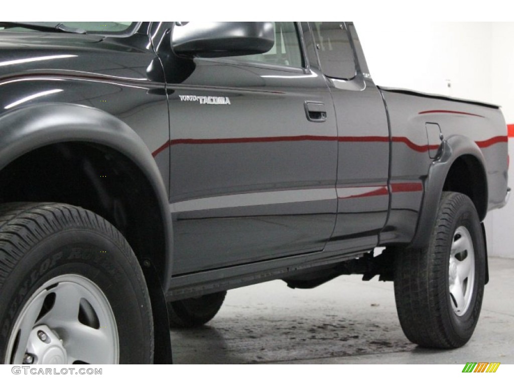 2004 Tacoma SR5 Xtracab 4x4 - Black Sand Pearl / Charcoal photo #16