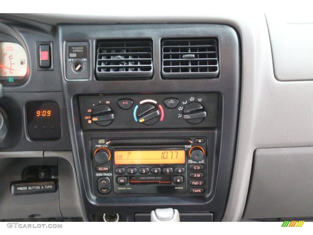 2004 Toyota Tacoma SR5 Xtracab 4x4 Controls Photo #59324510