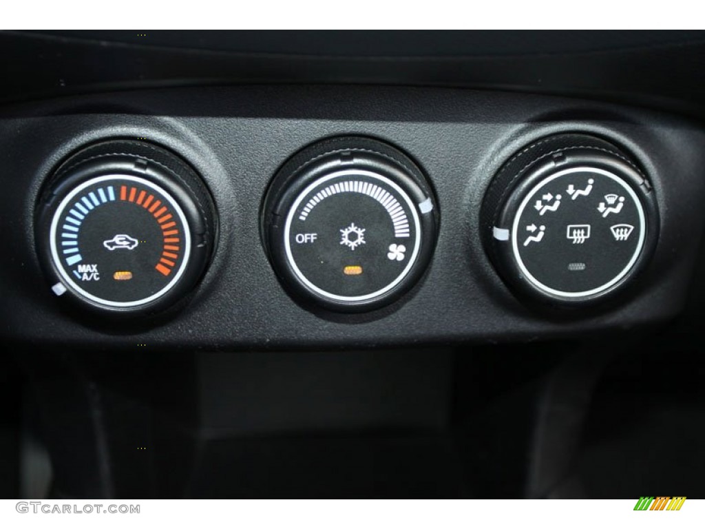 2007 Mitsubishi Outlander ES Controls Photo #59324690