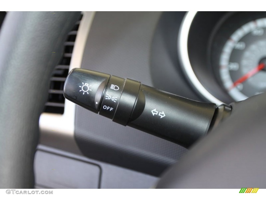 2007 Mitsubishi Outlander ES Controls Photo #59324711