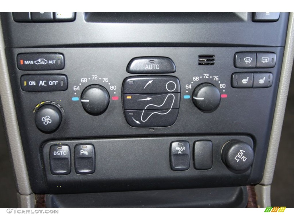2004 Volvo XC90 2.5T Controls Photo #59325497