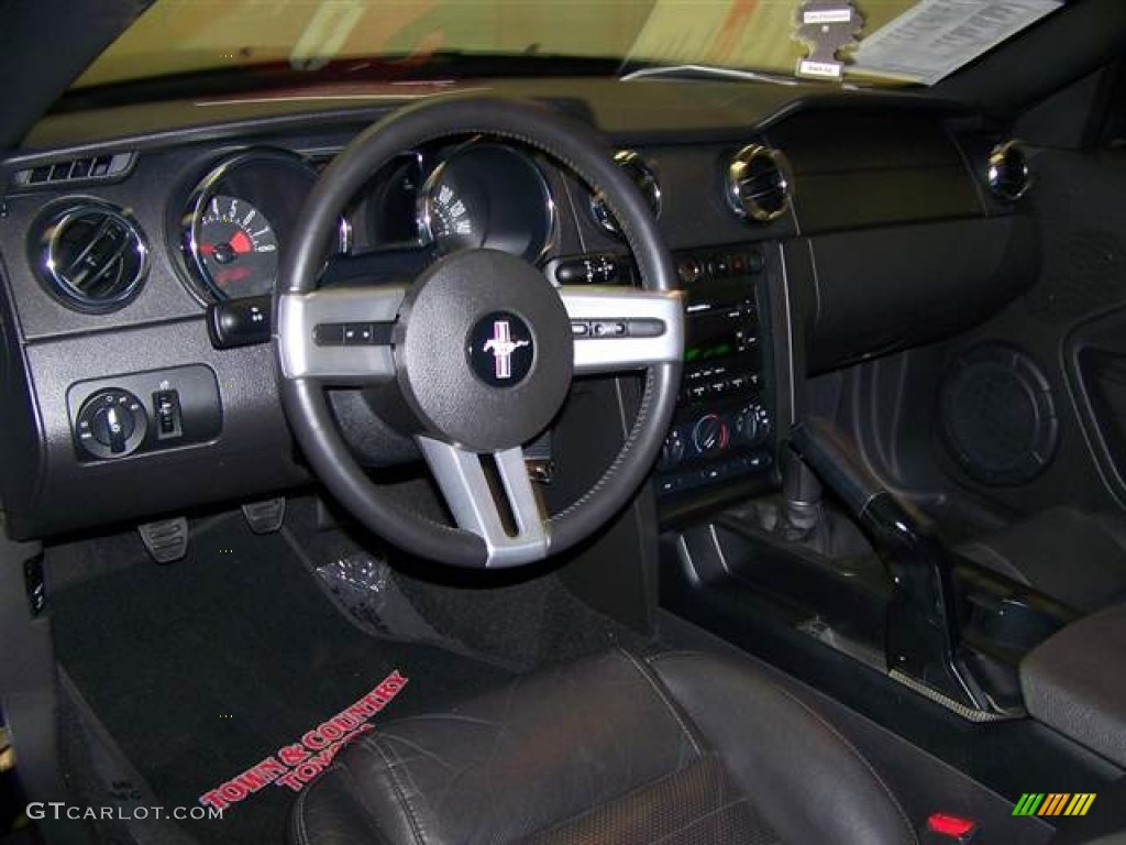 2005 Mustang GT Premium Coupe - Black / Dark Charcoal photo #12