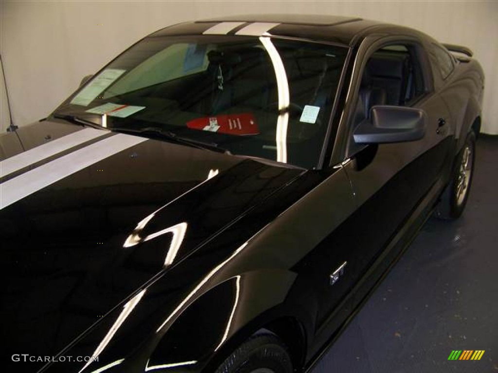 2005 Mustang GT Premium Coupe - Black / Dark Charcoal photo #22