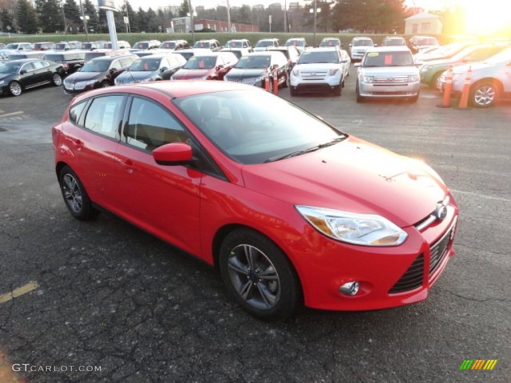 2012 Focus SE Sport 5-Door - Race Red / Two-Tone Sport photo #6