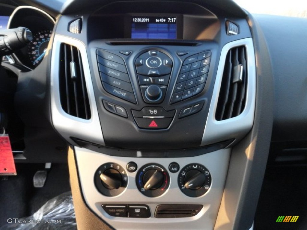 2012 Ford Focus SE Sport 5-Door Controls Photo #59339787