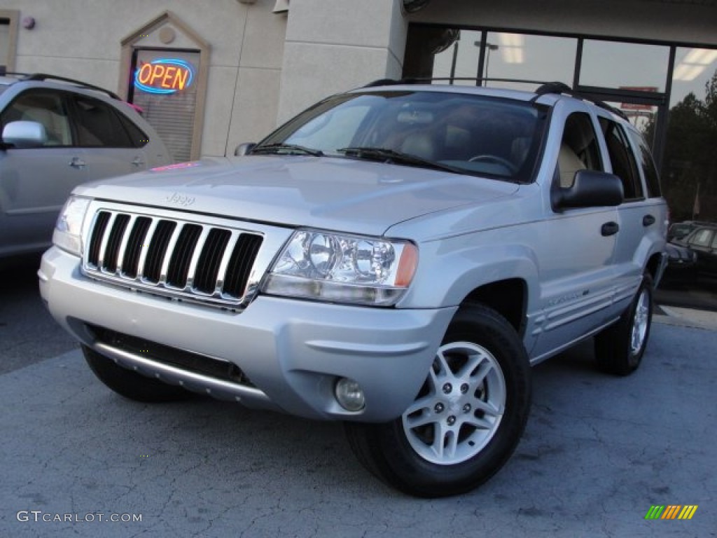 2004 Grand Cherokee Laredo - Bright Silver Metallic / Dark Slate Gray photo #1