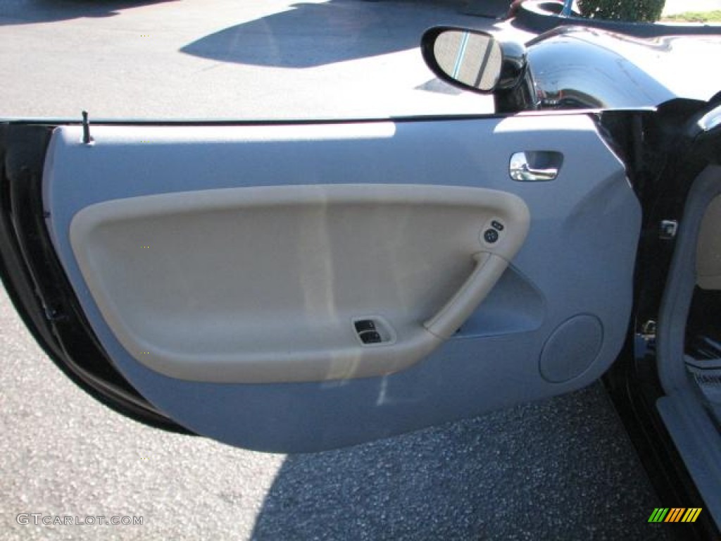 2006 Pontiac Solstice Roadster Steel/Sand Door Panel Photo #59347318