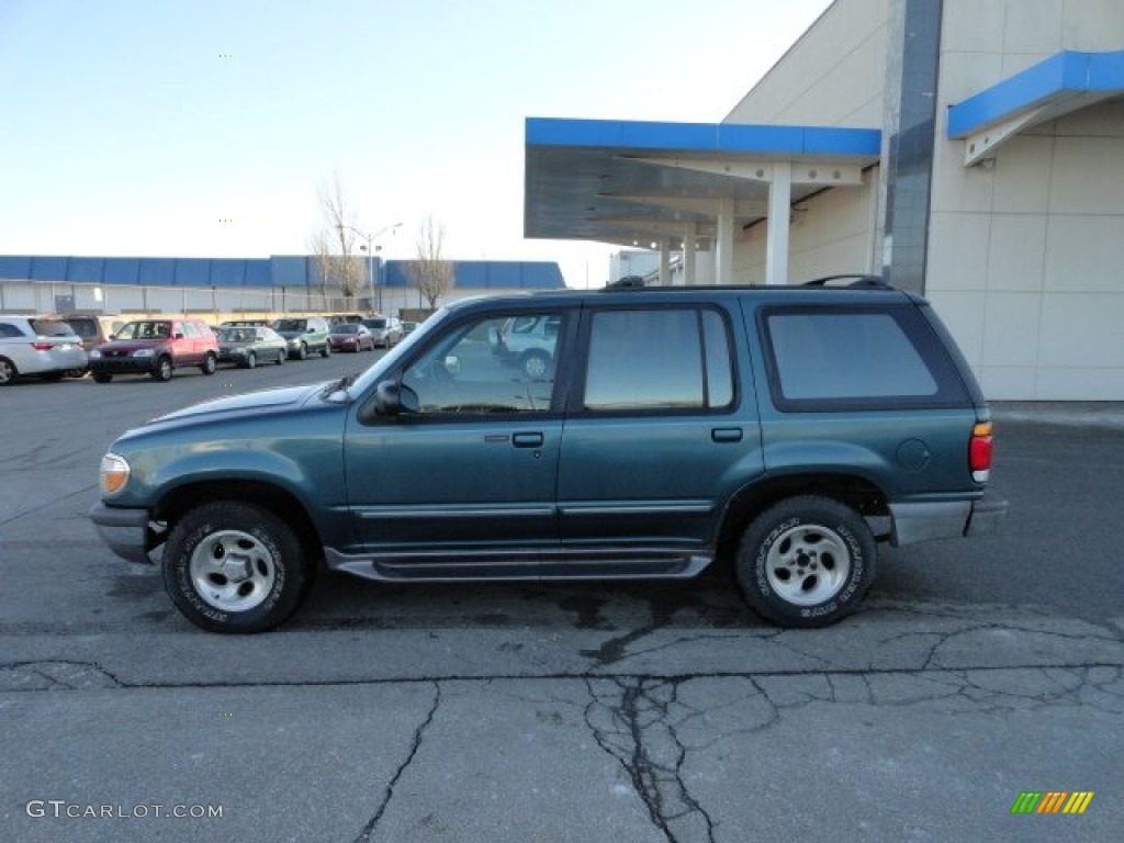 1996 Explorer XLT 4x4 - Medium Willow Green Metallic / Grey photo #2