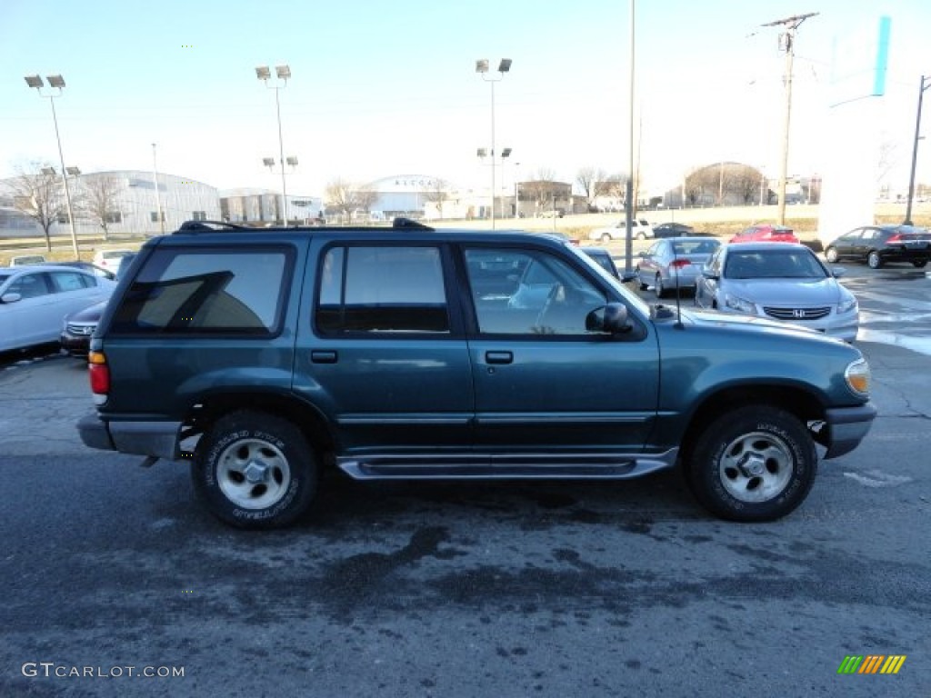 1996 Explorer XLT 4x4 - Medium Willow Green Metallic / Grey photo #6