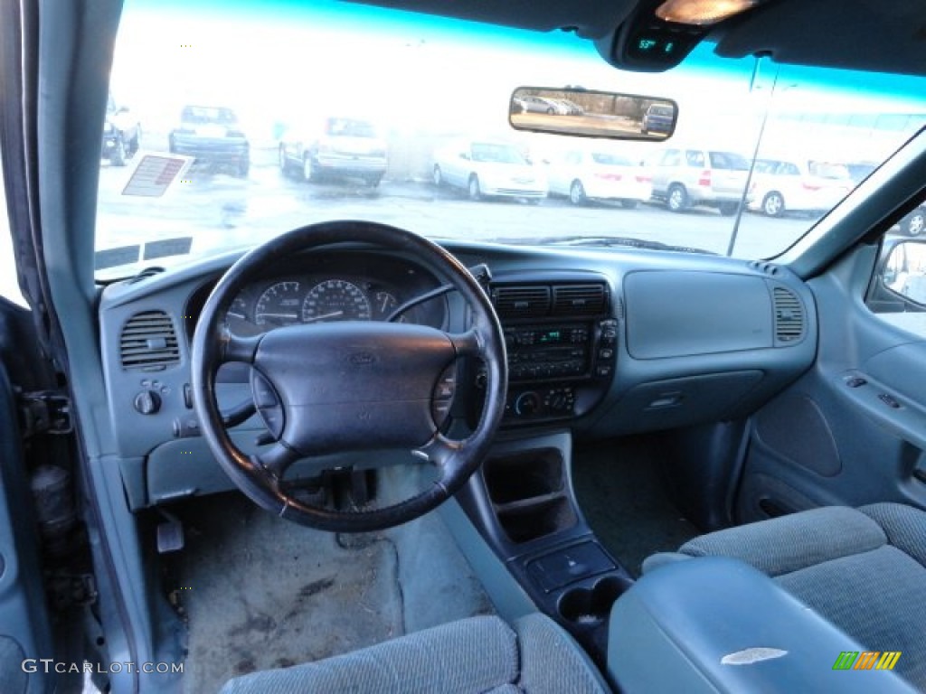 1996 Explorer XLT 4x4 - Medium Willow Green Metallic / Grey photo #12