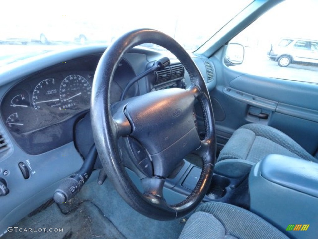 1996 Explorer XLT 4x4 - Medium Willow Green Metallic / Grey photo #16