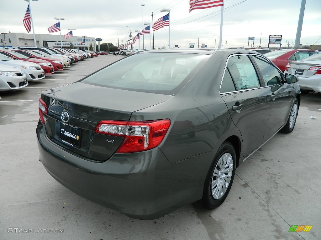 2012 Camry LE - Cypress Green Pearl / Ivory photo #3