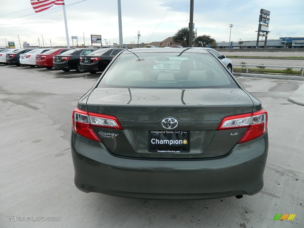 2012 Camry LE - Cypress Green Pearl / Ivory photo #4