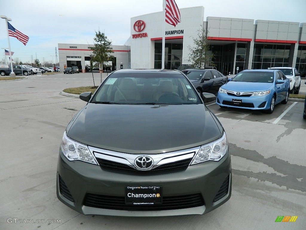 2012 Camry LE - Cypress Green Pearl / Ivory photo #8