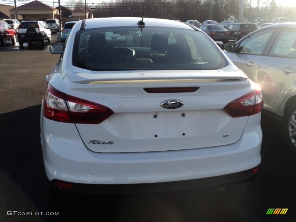 2012 Focus SE Sport Sedan - Oxford White / Two-Tone Sport photo #4