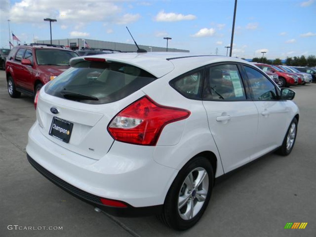 2012 Focus SE Sport 5-Door - Oxford White / Two-Tone Sport photo #5