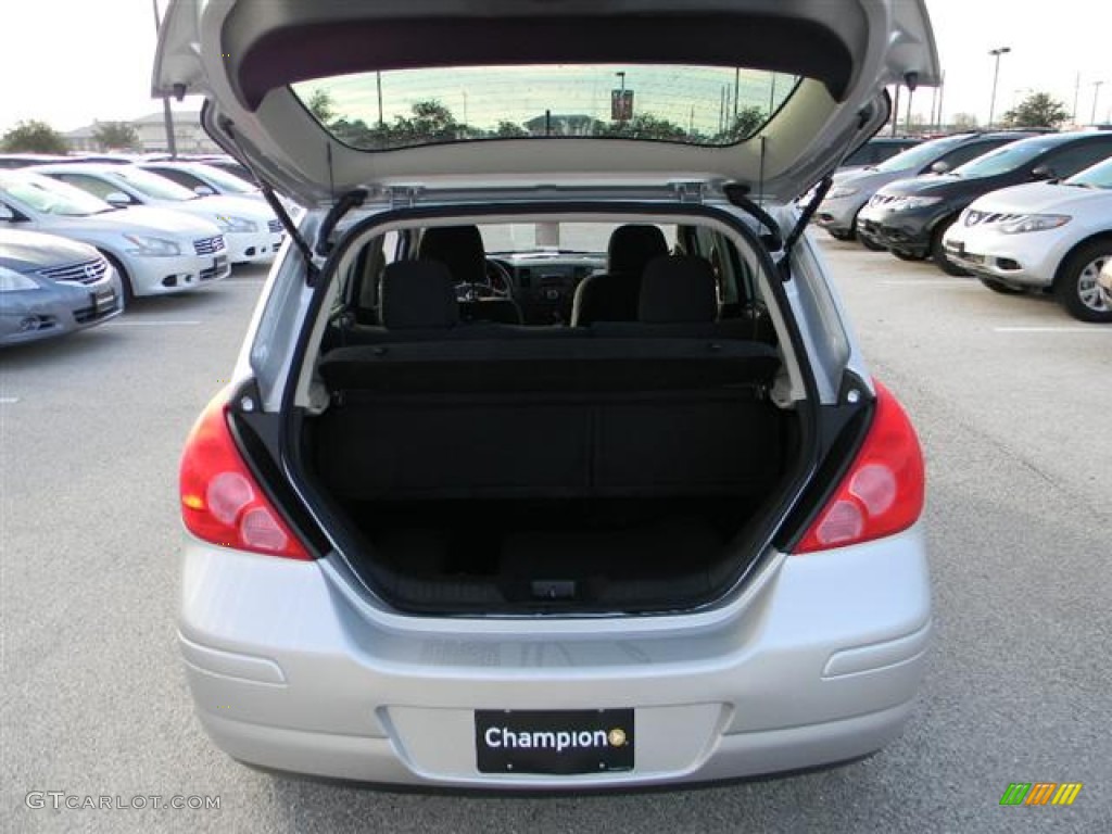 2012 Versa 1.8 S Hatchback - Brilliant Silver Metallic / Charcoal photo #7